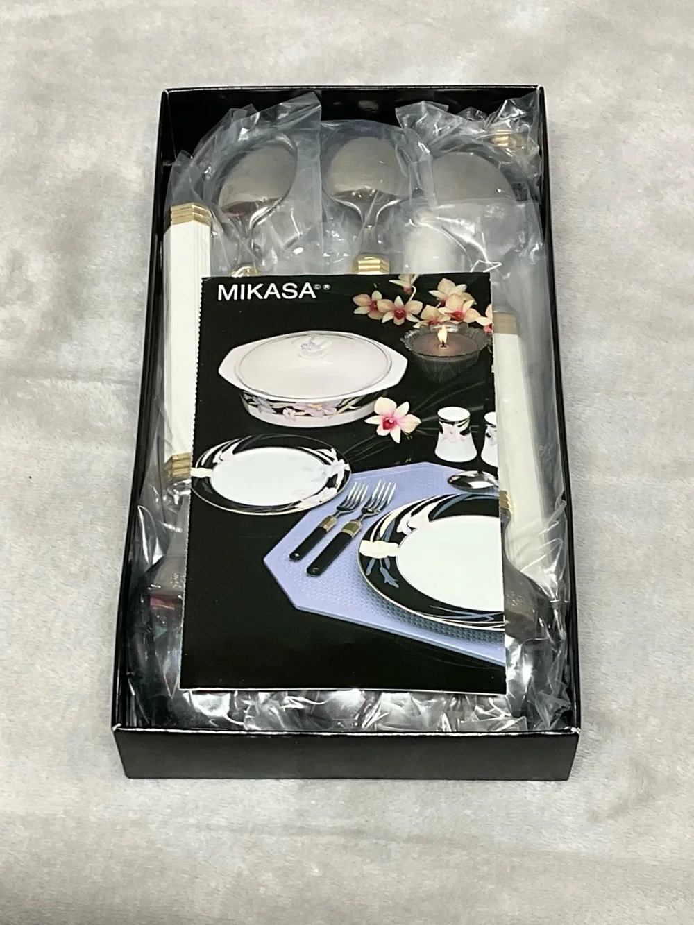 Mikasa Navarro G2590 Flatware 40 Pc Set White & Gold Jack Lenor Larsen HTF